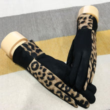 Load image into Gallery viewer, Leopard Print Gloves
