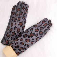 Load image into Gallery viewer, Leopard Print Gloves
